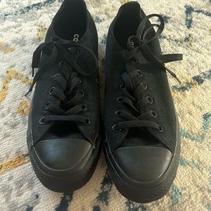 Black converse shoes
